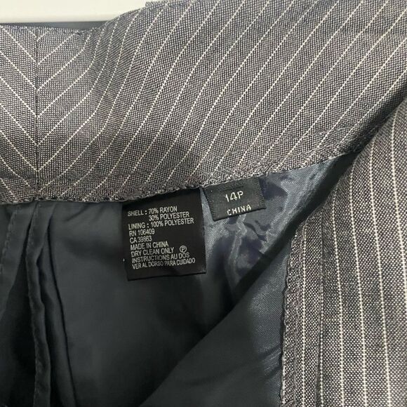 Classic Gray Pinstripe Blazer and Pants Set - Picture 10 of 12